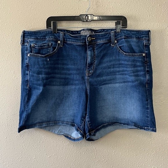 Torrid high waisted jeans shorts size 24 GUC - Picture 1 of 6